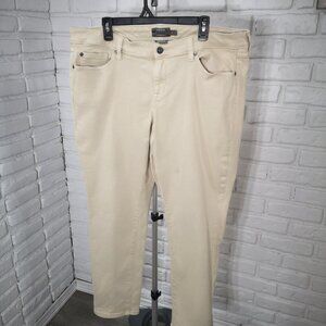 Torrid Ladies Size 18R Vintage Stretch Boyfriend Straight Light Tan Jeans